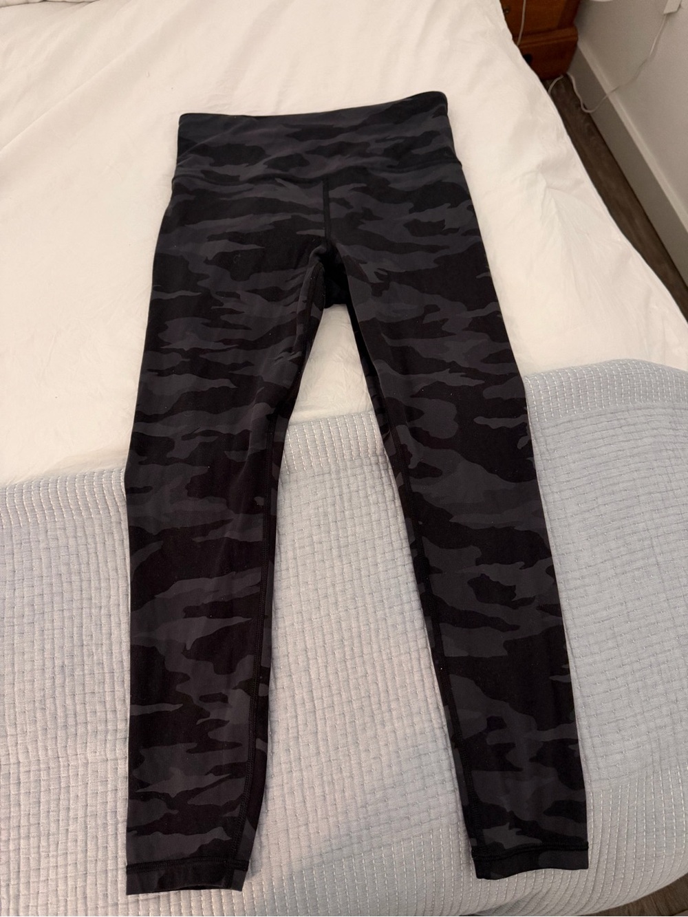 Women’s ' Black & Charcoal Camo Leggings Athleta Active Bottoms